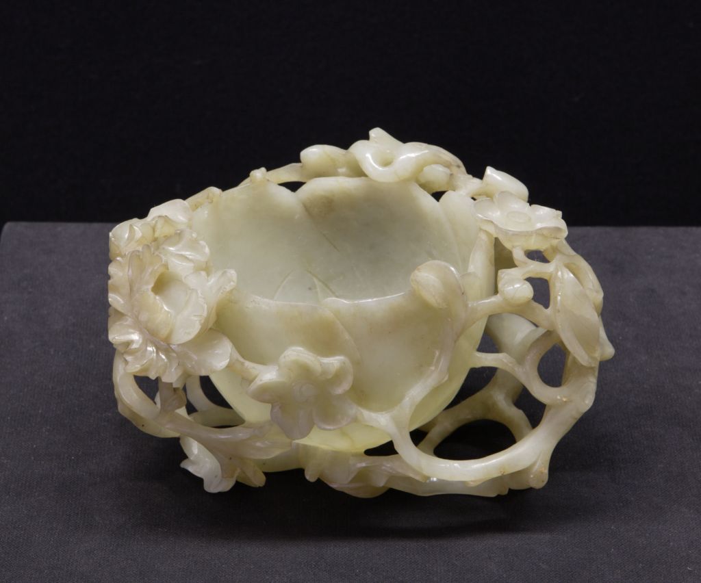 图片[1]-Blue jade carved sunflower cup with branches and leaves-China Archive